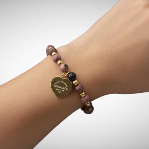 💗 Pink, Mauve, Rose Beaded Bracelet w/Gold Heart Charm Brand New! - Picture 2 of 5